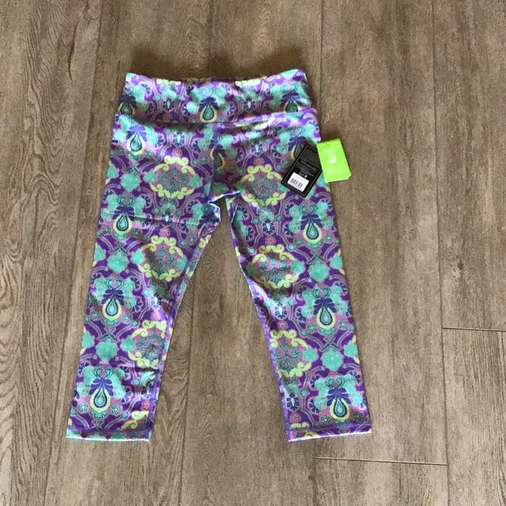 Glider ladies workout pull on Capri. NWT SZ S.